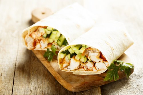 Chicken wraps with cucumber and tomato