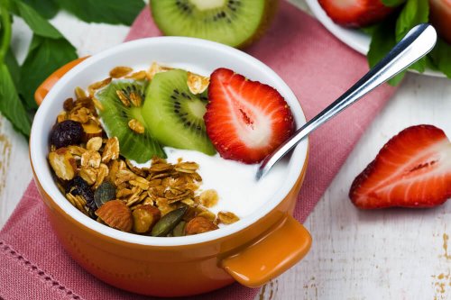 Greek yogurt, strawberries, kiwi and granola