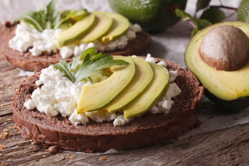 Rye bread with cottage cheese and avocado