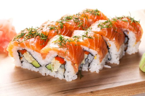 Salmon sushi rolls